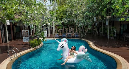 Baan Amphawa Resort & Spa