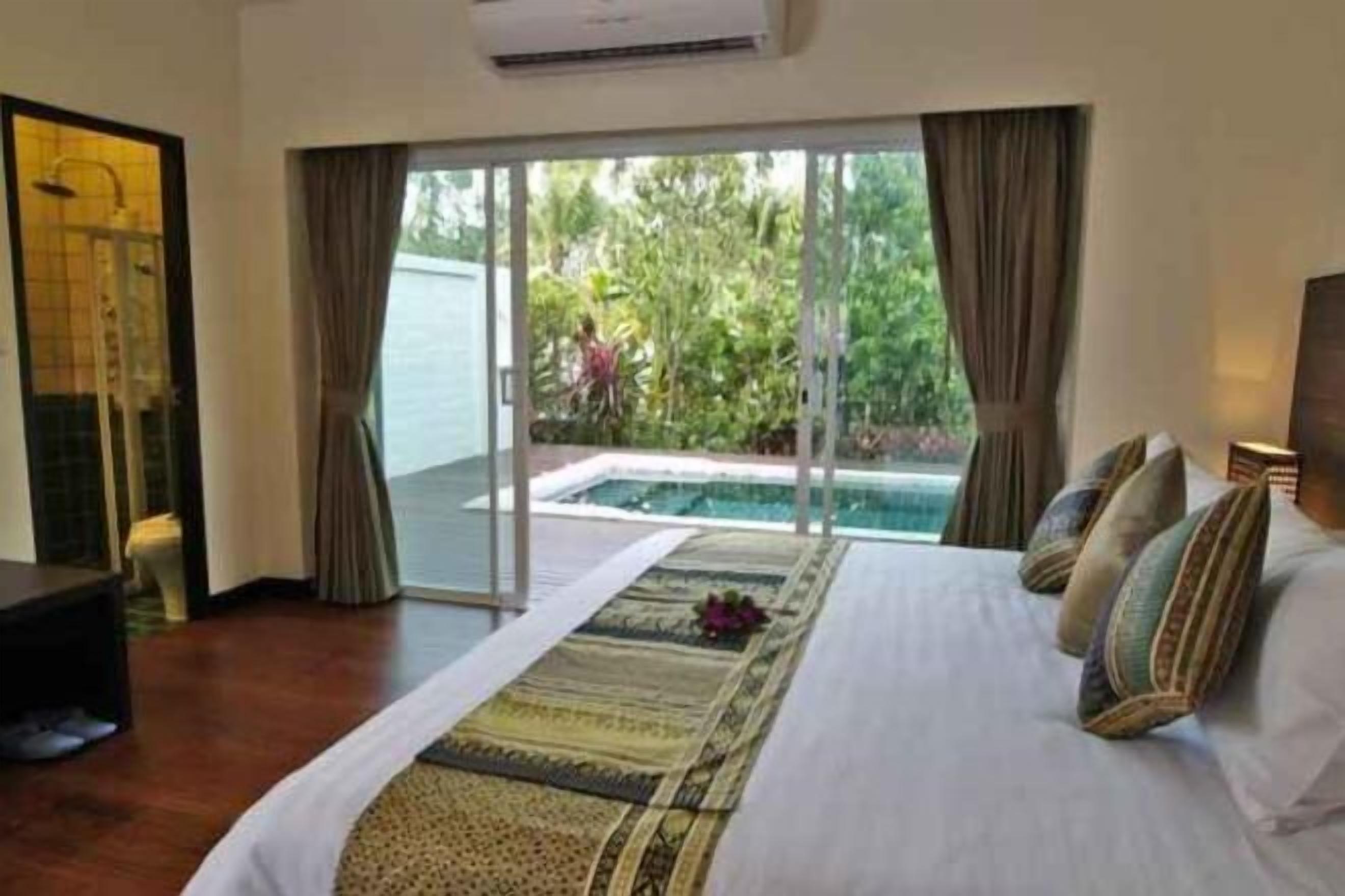 In-room safe, desk, blackout drapes, free WiFi