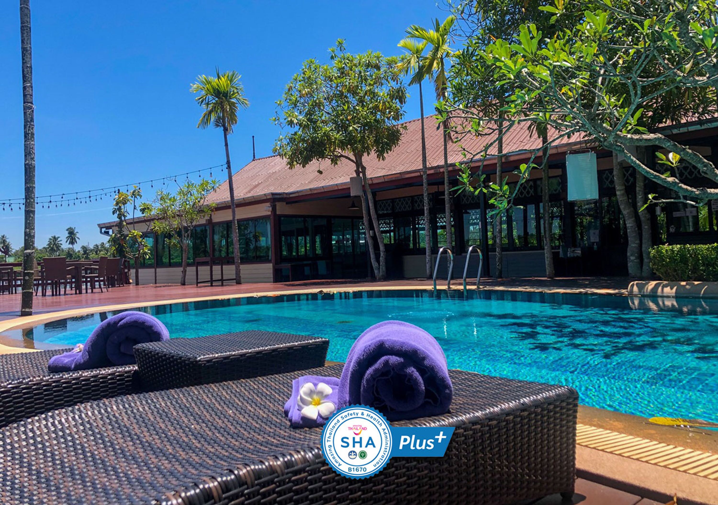 2 outdoor pools, pool umbrellas, sun loungers