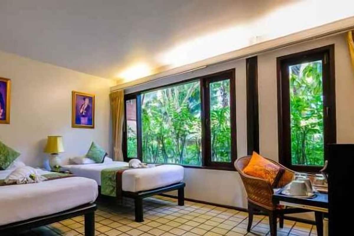 In-room safe, desk, blackout drapes, free WiFi