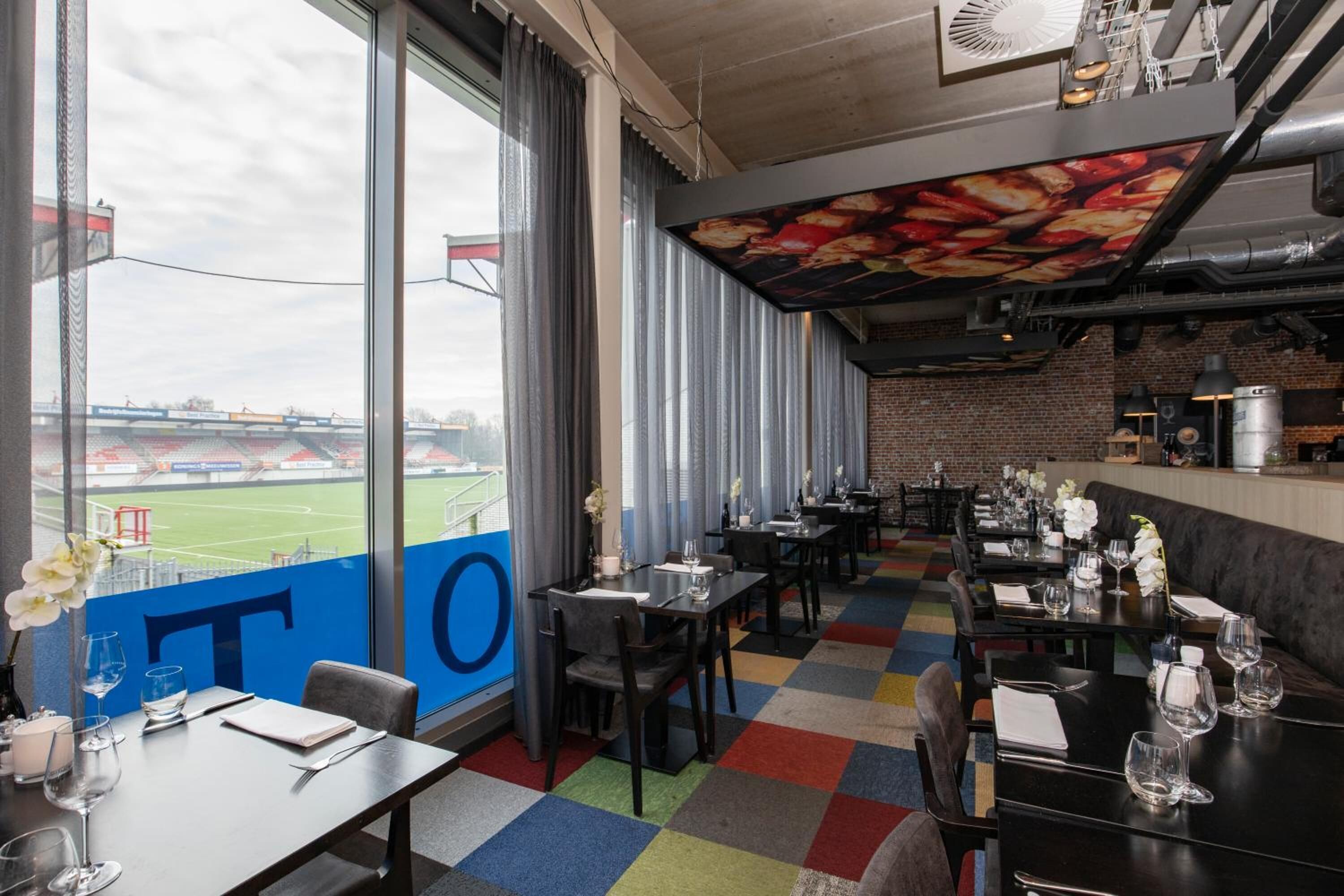 lunch and dinner served, barbecue