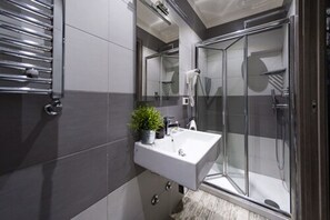 Bathroom shower - NL Trastevere (Rome)