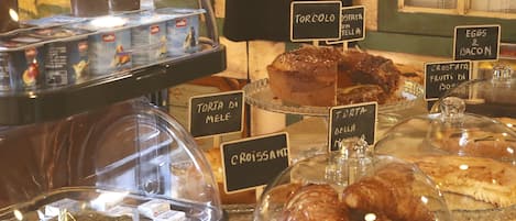Déjeuner en libre-service gratuit tous les jours