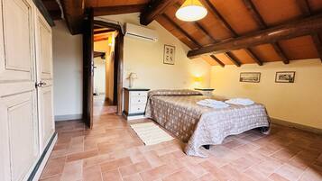 Ropa de cama de alta calidad, escritorio, wifi gratis y ropa de cama