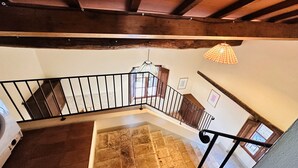 A staircase with stone steps, wooden beams, and a metal railing. - B&B Molenda (Città di Castello)