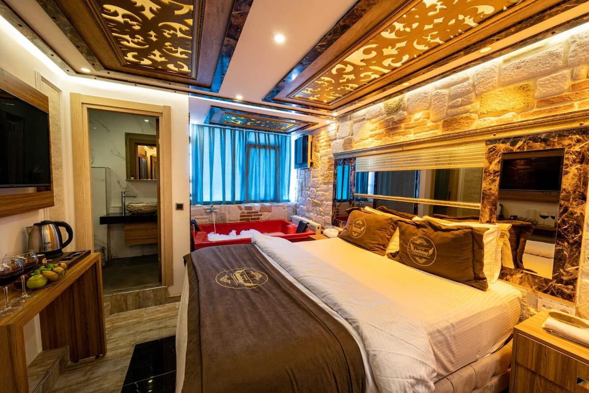 Exclusive Room | Premium bedding, minibar, in-room safe, individually furnished