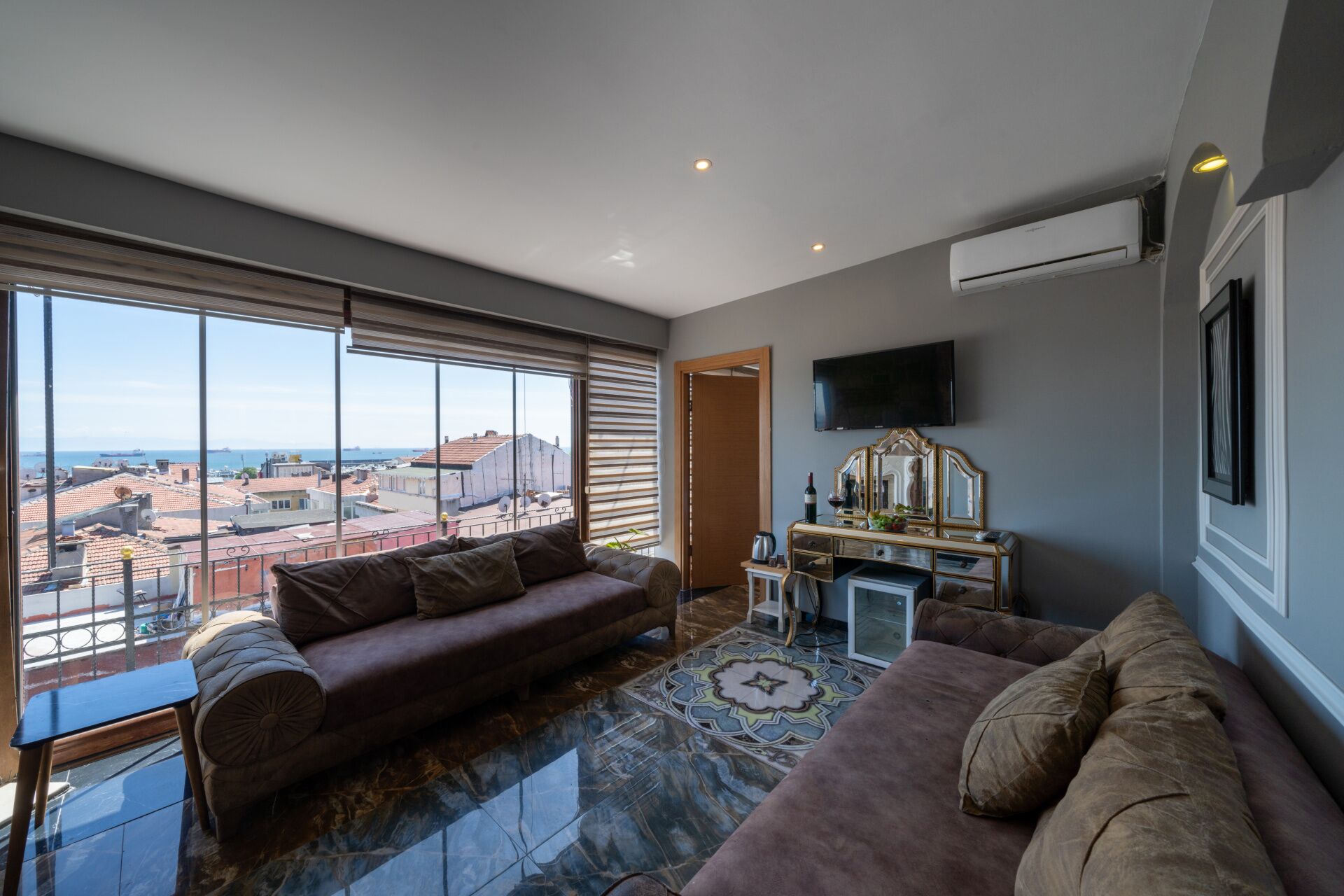 King Suite | Living area