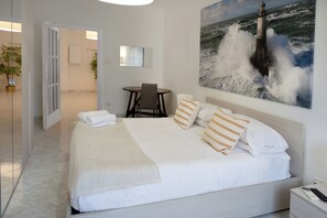Executive 6 Ospiti | Premium bedding, down comforters, in-room safe, desk - Residenza Flegrea (Naples)