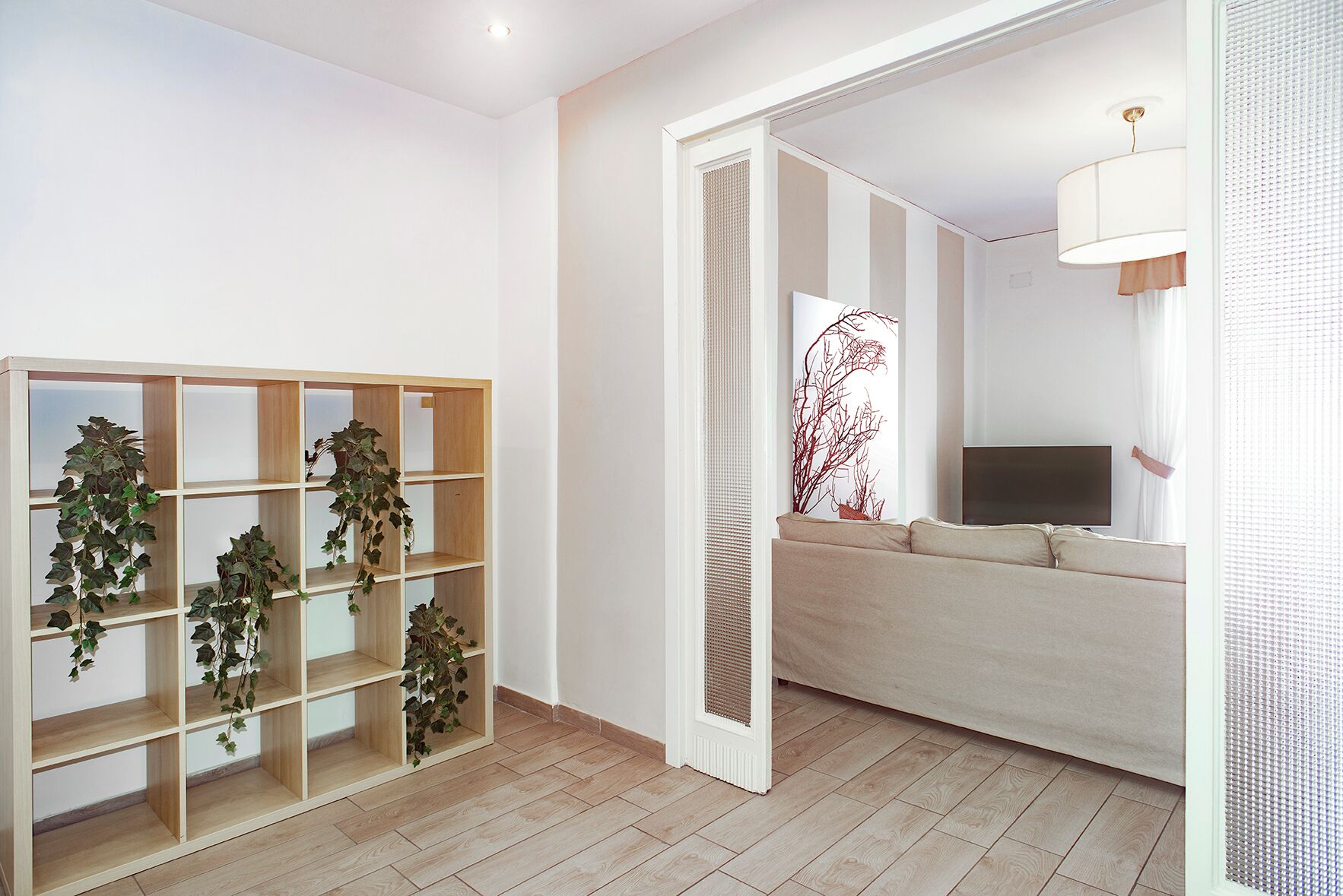 Télévision à écran plat de 32 pouces avec chaînes numériques, télévision