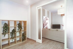 32-inch flat-screen TV with digital channels, TV - Residenza Flegrea (Naples)