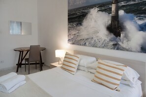 Executive 6 Ospiti | Premium bedding, down comforters, in-room safe, desk - Residenza Flegrea (Naples)
