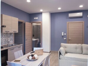 32-inch flat-screen TV with digital channels, TV - Residenza Flegrea (Naples)