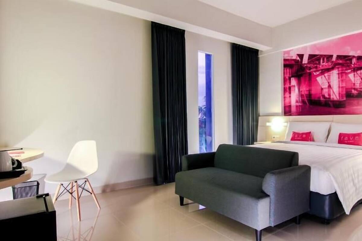 In-room safe, desk, laptop workspace, soundproofing