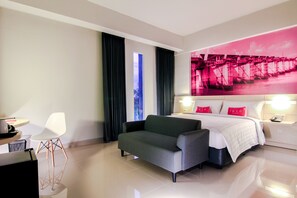 Deluxe Room | ตู้นิรภัยในห้องพัก, โต๊ะทำงาน, พื้นที่ทำงานแบบใช้แล็ปท็อป, ห้องเก็บเสียง