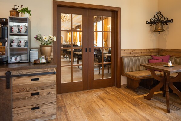 Free daily buffet breakfast - Hotel Unter den Linden (Krems an der Donau)