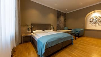 Comfort-Doppel- oder -Zweibettzimmer | Zimmersafe, Schreibtisch, schallisolierte Zimmer, Babybetten