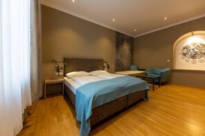 Comfort Double or Twin Room | In-room safe, desk, soundproofing, cribs/infant beds - Hotel Unter den Linden (Krems an der Donau)