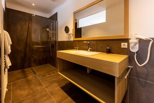 Grand Double or Twin Room | Bathroom | Eco-friendly toiletries, hair dryer, towels