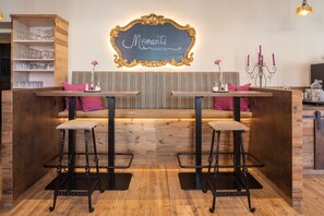 Free daily buffet breakfast  - Hotel Unter den Linden (Krems an der Donau)