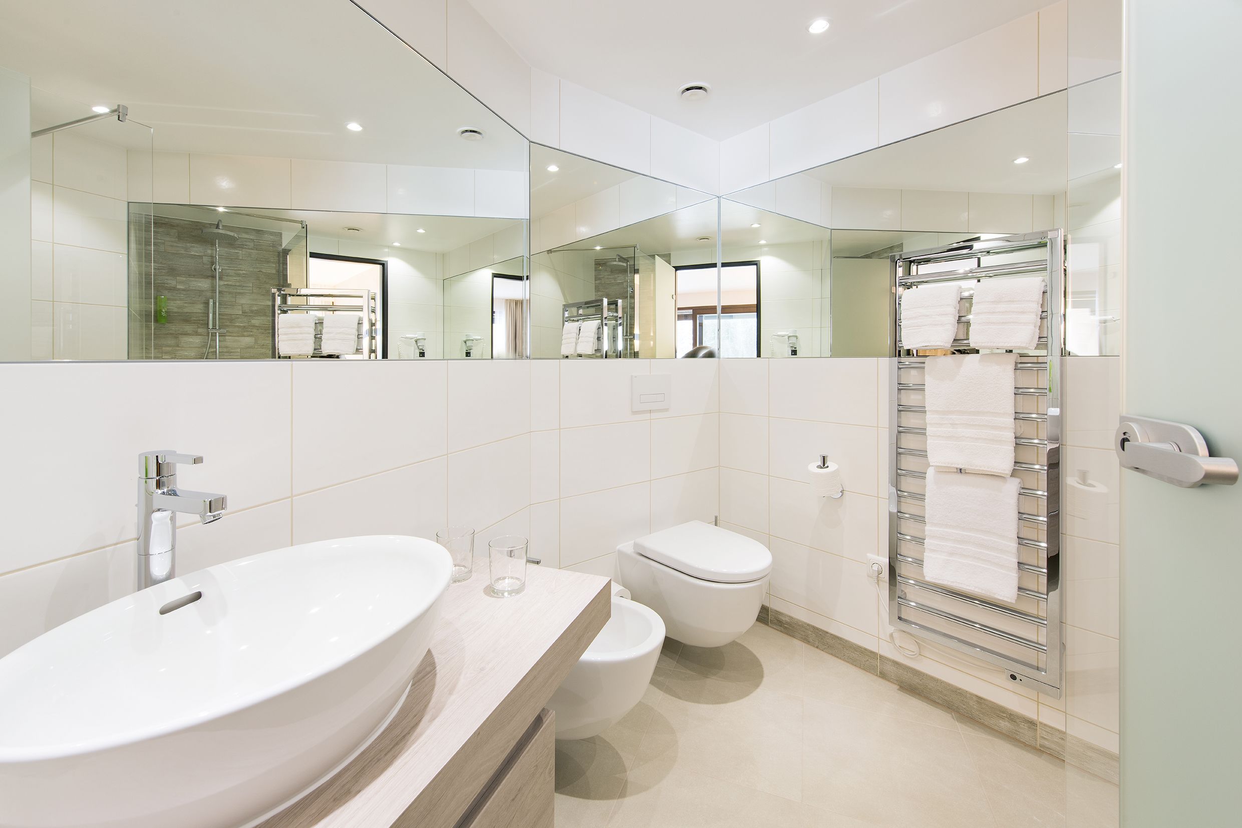 deluxe double room, balcony, mountain view | bathroom | shower, free toiletries, hair dryer, bathrobes