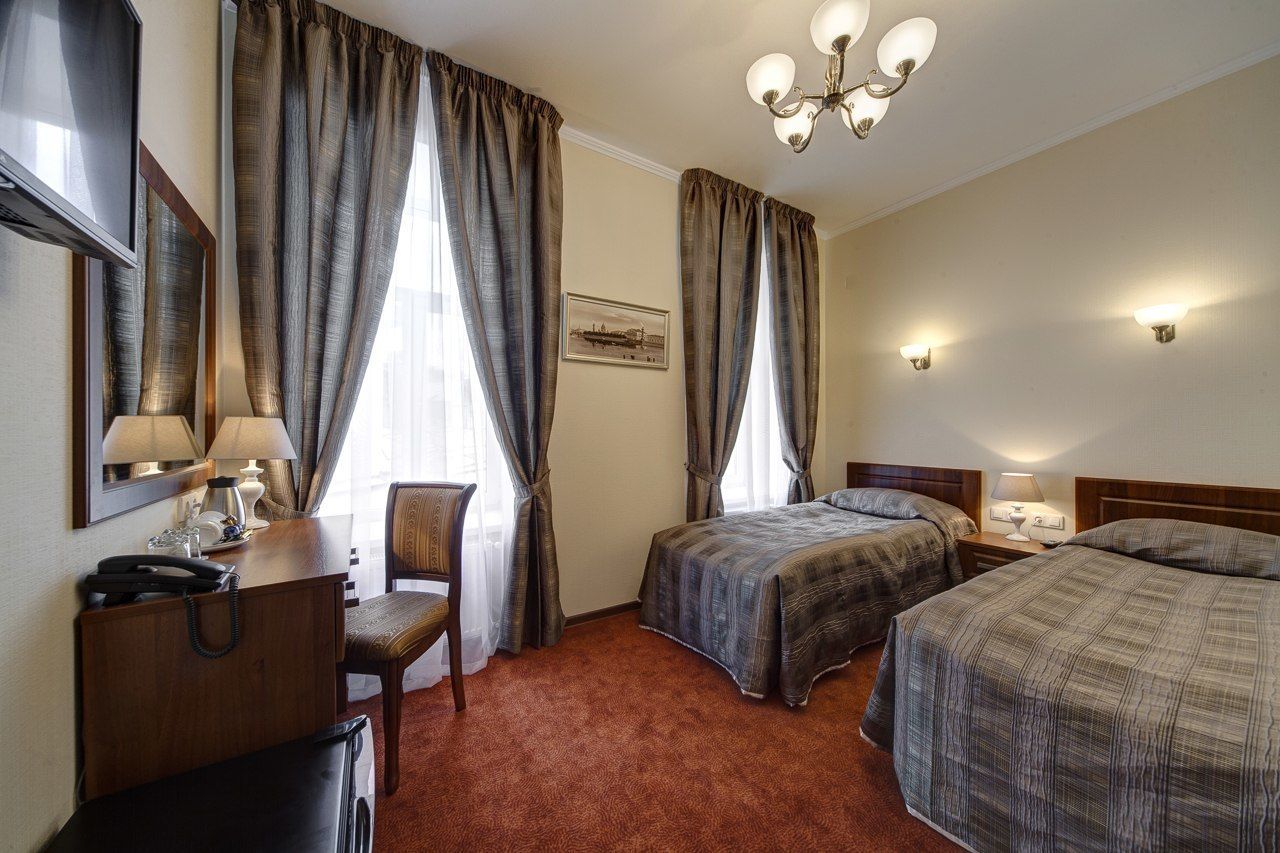 Dobbelt- eller tomannsrom – standard | Sengetøy av topp kvalitet, safe på rommet og skrivebord