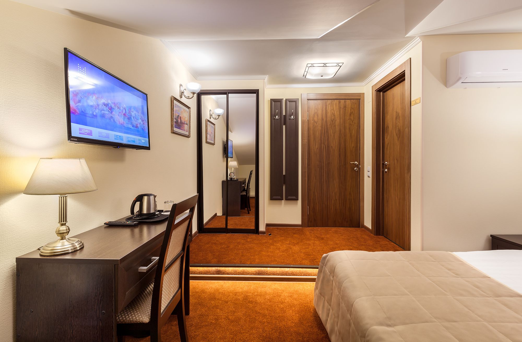 Økonomi-dobbeltrom | Sengetøy av topp kvalitet, safe på rommet og skrivebord