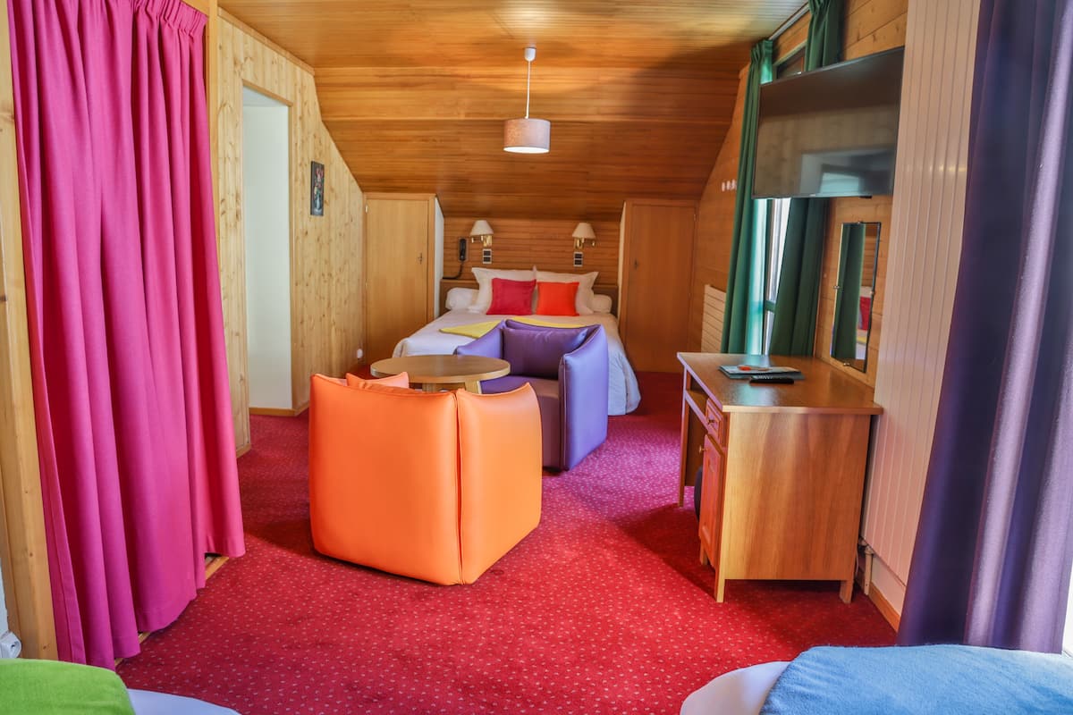 Family Room, Balcony, Slope side | Desk, free WiFi, bed sheets