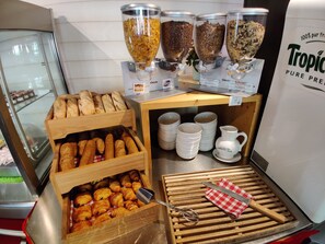 Frokostbuffé hver dag (mot et tillegg)