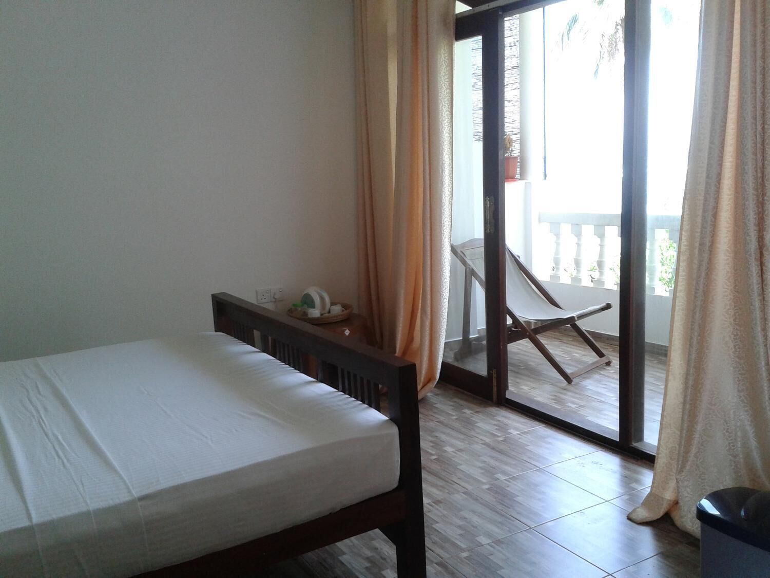 1 bedroom, premium bedding, soundproofing, bed sheets