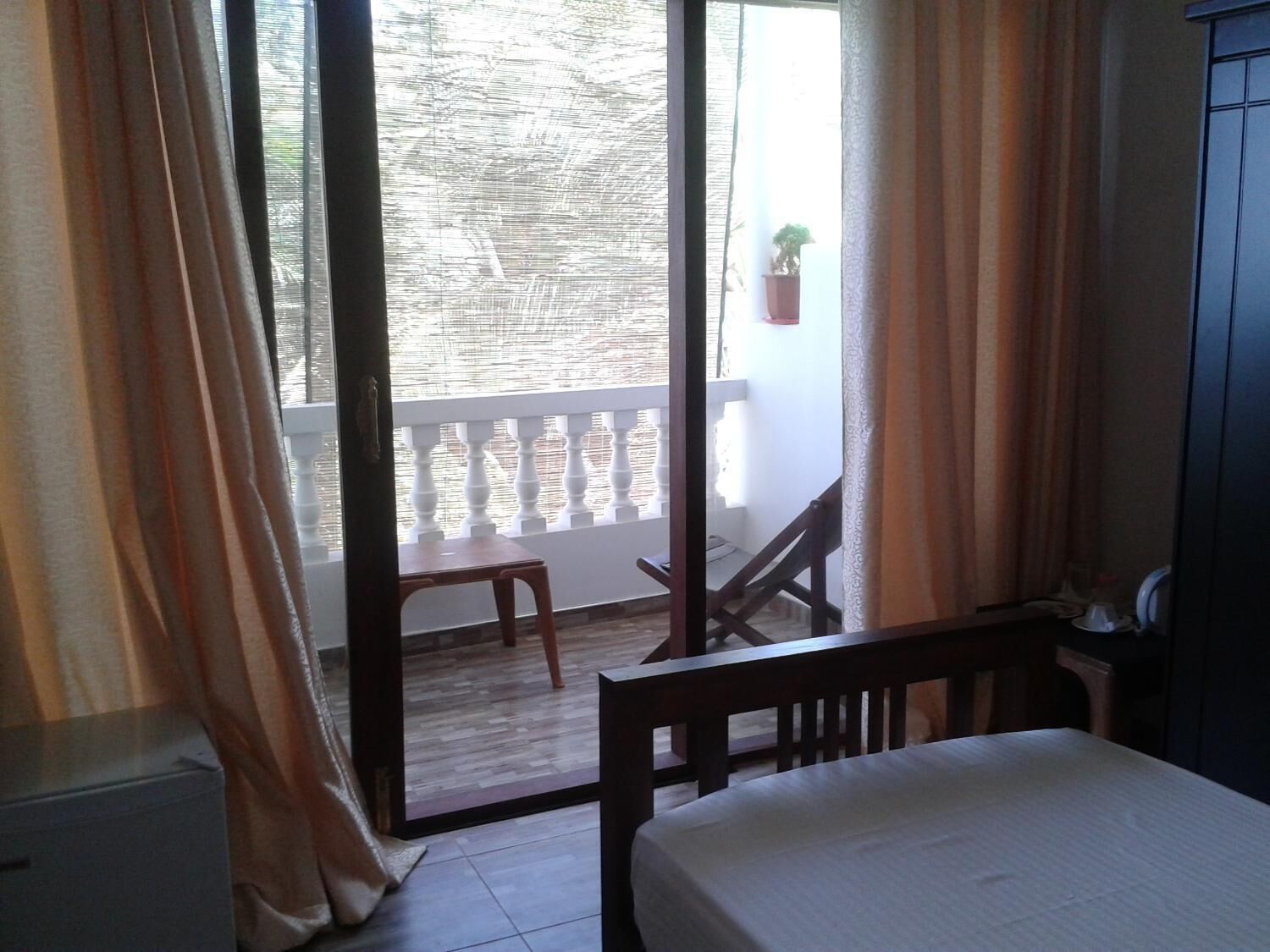 1 bedroom, premium bedding, soundproofing, bed sheets