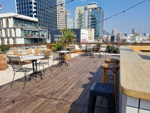 Bar (on property) - Rena's House (Tel Aviv)
