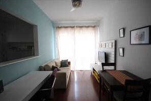 Apartment | Wohnzimmer | Flachbildfernseher