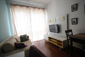 Apartment | Living room | Flat-screen TV - Salomao 908 (Rio de Janeiro)
