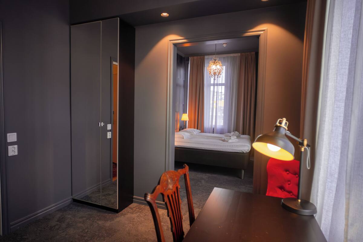 Family Room | 1 bedroom, individually decorated, desk, laptop workspace