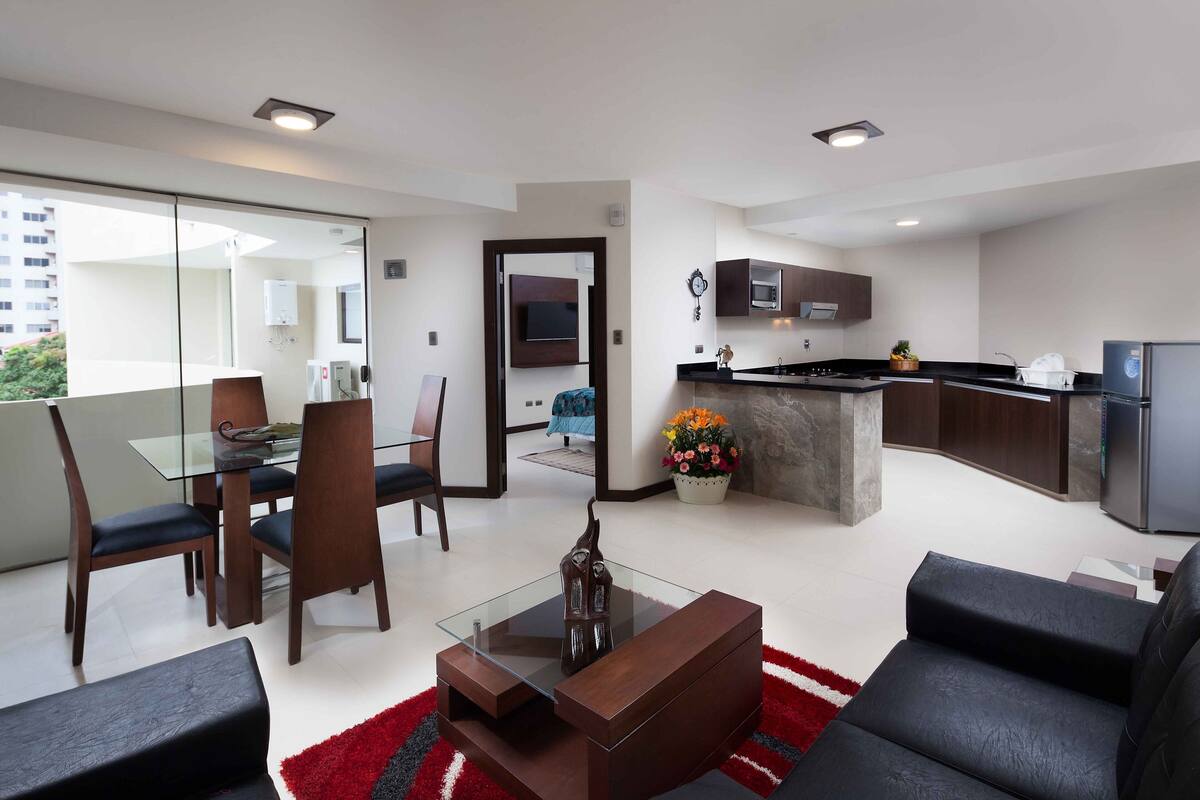 Deluxe Studio Suite | In-room safe, individually decorated, blackout curtains, soundproofing