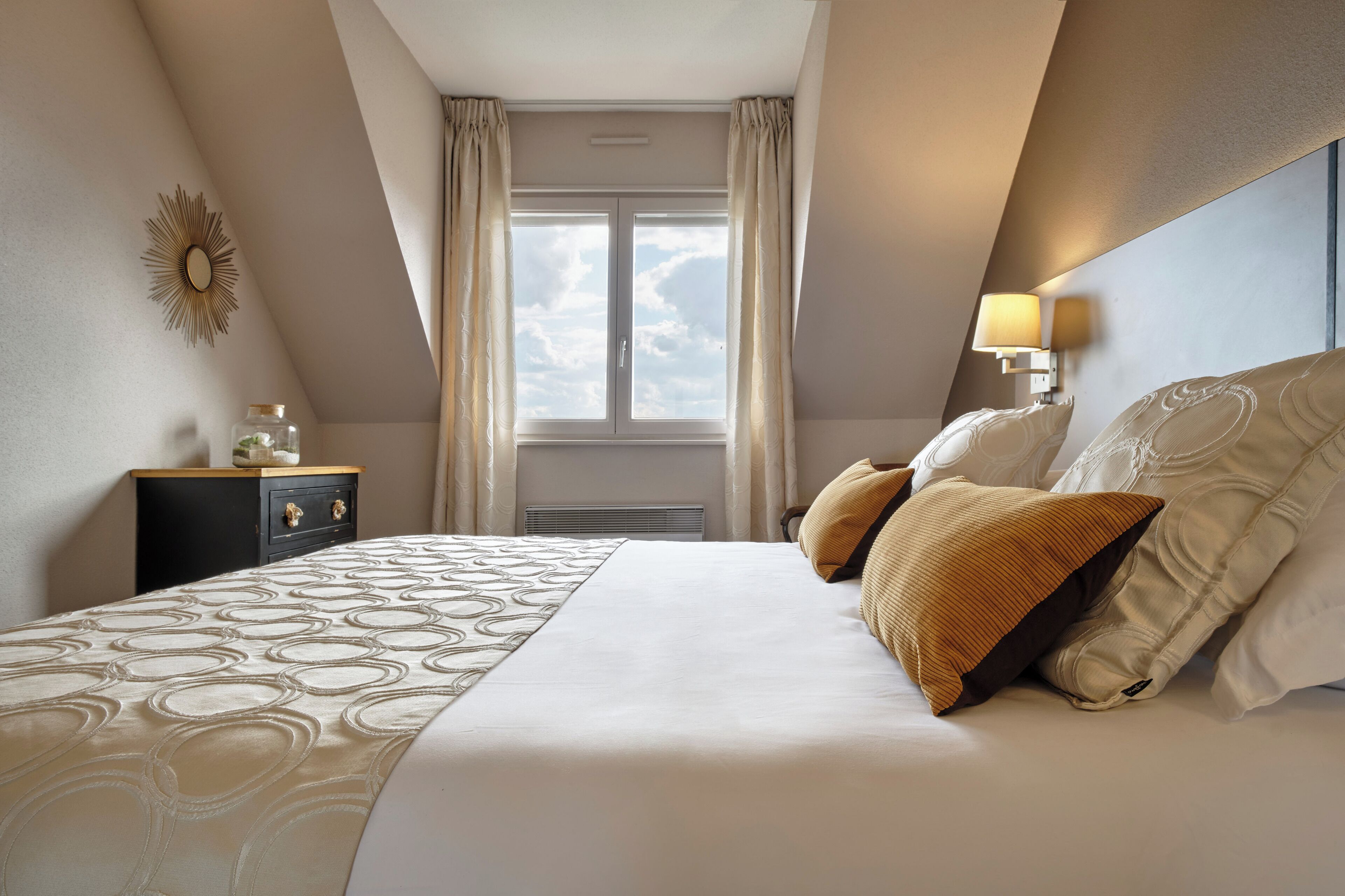 suite | in-room safe, desk, blackout curtains, soundproofing