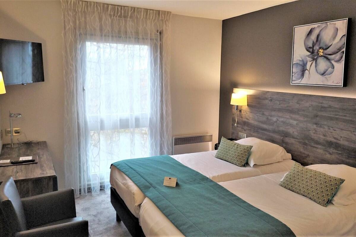 In-room safe, desk, blackout curtains, soundproofing