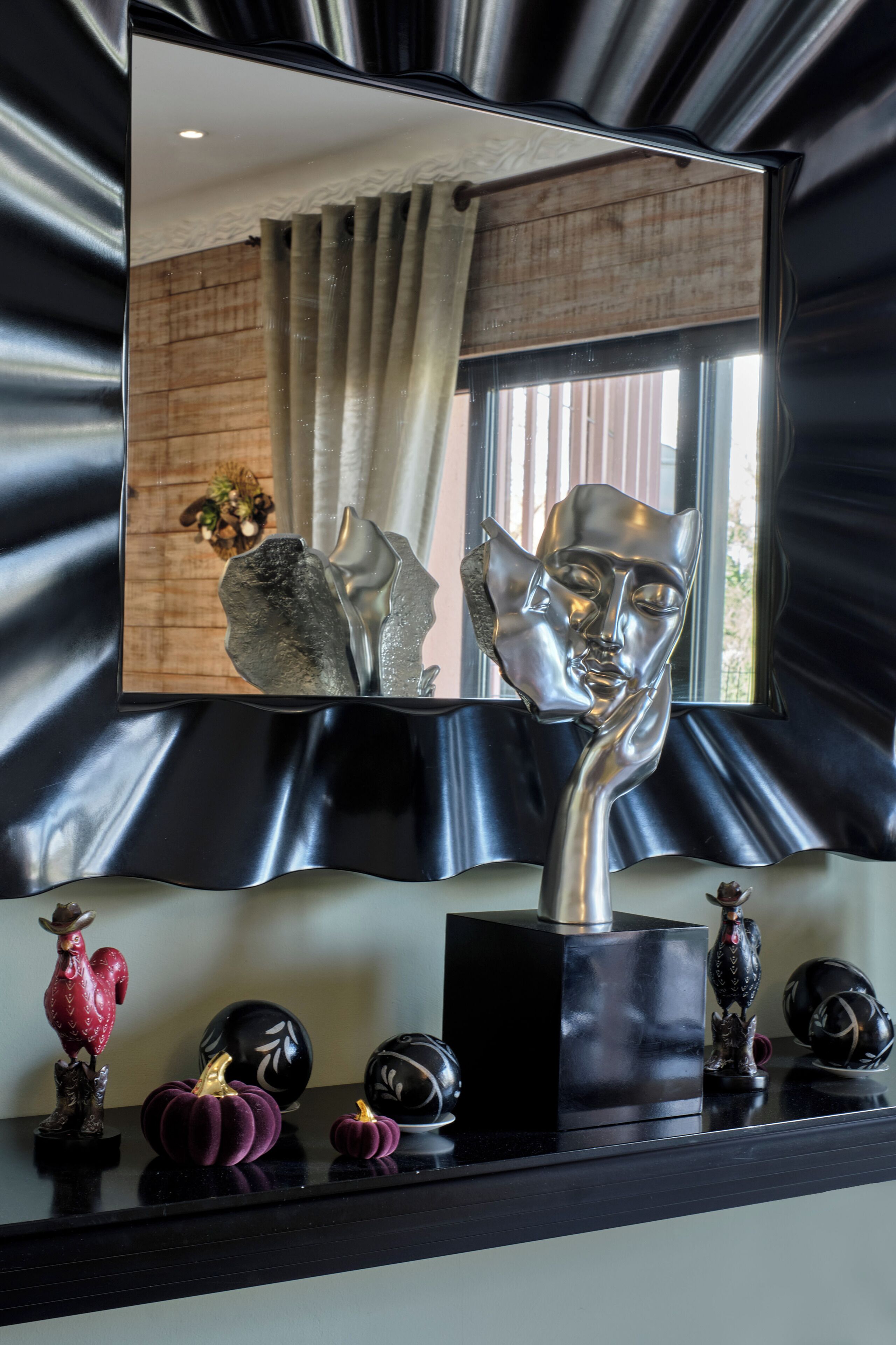 breakfast, lunch, dinner served; local cuisine