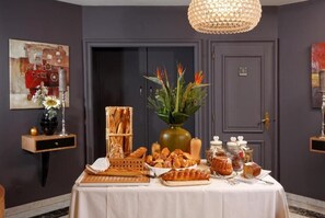 Petit déjeuner buffet servi tous les jours en supplément