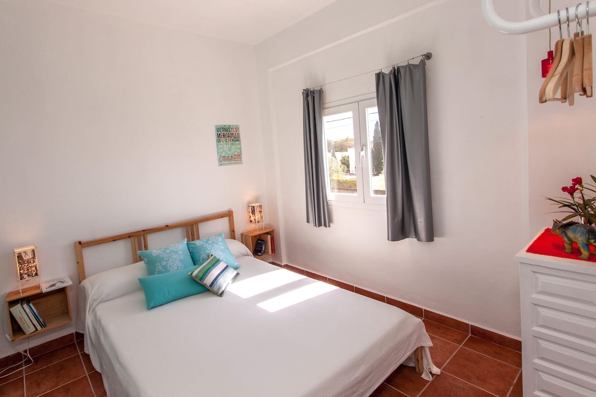 Habitación doble estándar | Ropa de cama de alta calidad, cortinas blackout y wifi gratis
