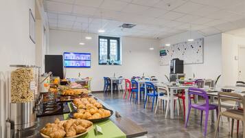 Petit déjeuner buffet servi tous les jours en supplément