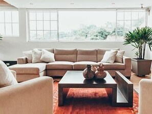 TV de tela plana 32 polegadas com canais a cabo, TV, Netflix