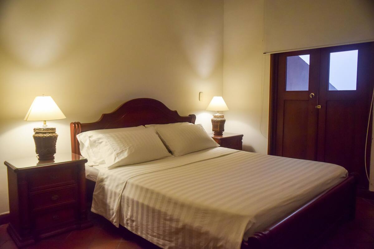1 dormitorio, ropa de cama de alta calidad, minibar y caja fuerte