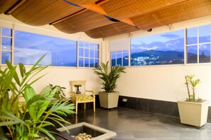 Deluxe-Suite, 1 King-Bett und Schlafsofa, Whirlpool | Ausblick vom Zimmer