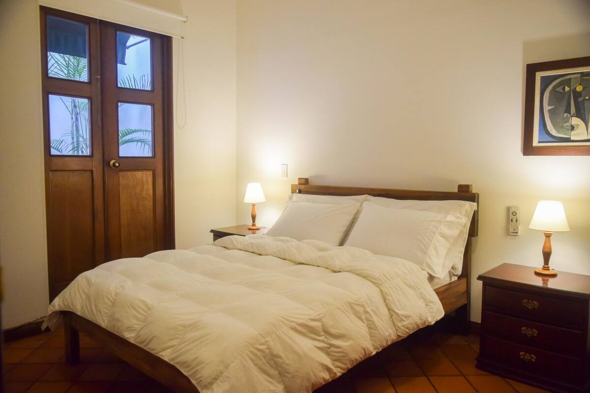 Suite junior, 1 cama doble | 1 dormitorio, ropa de cama de alta calidad, minibar y caja fuerte