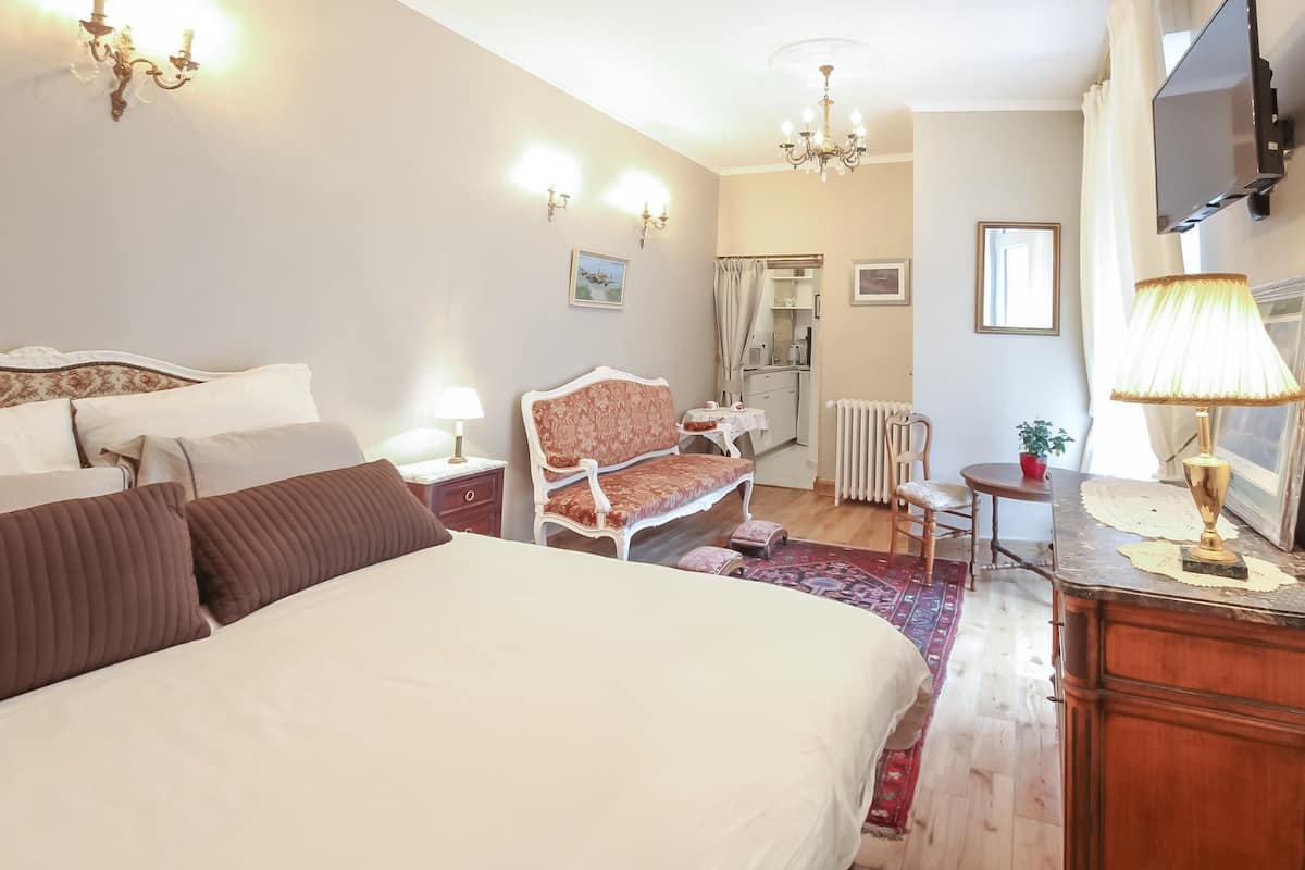 Superior Double Room (B2)