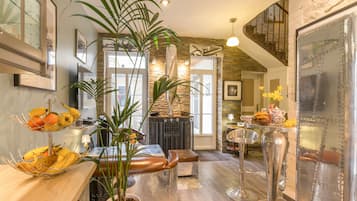 Daily full breakfast (EUR 16.5 per person)
