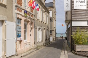 Vista frontal de la propiedad