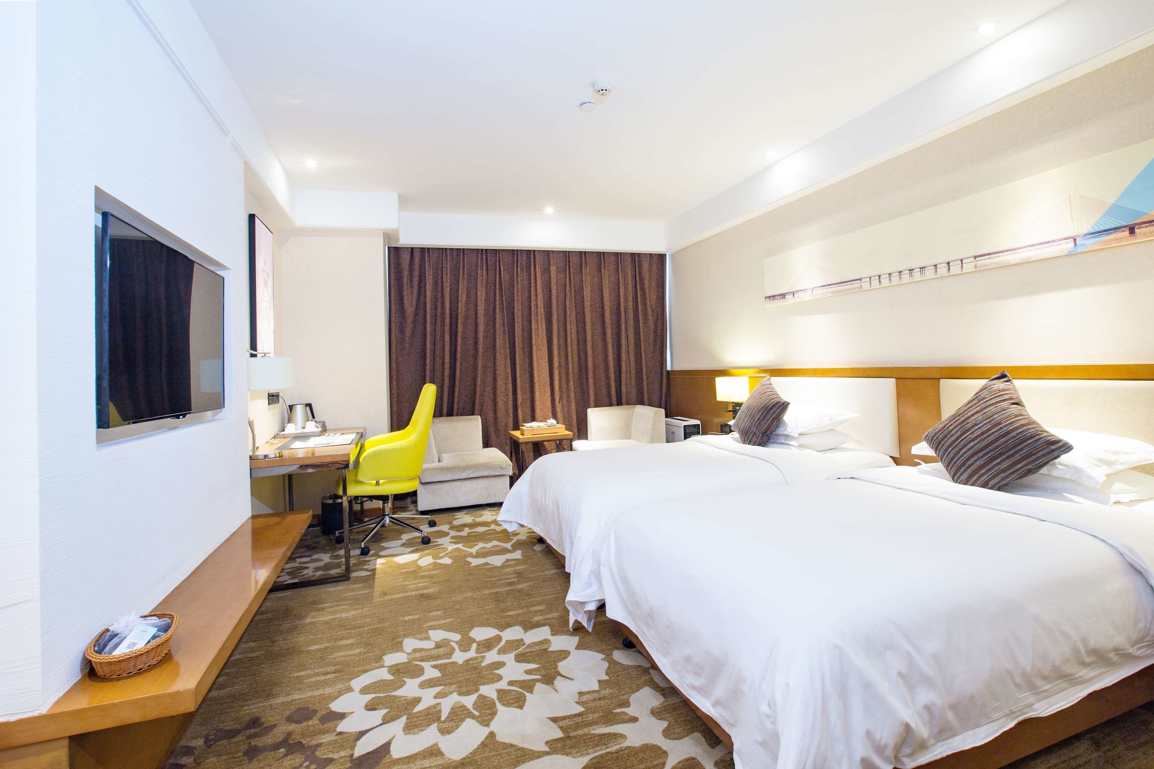 Minibar, in-room safe, free WiFi, bed sheets