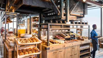 Full breakfast for a fee on weekends